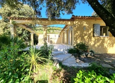 Single-storey villa of 156m² with 6 rooms + an outbuilding - Landscaped garden, Swimming pool