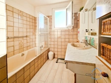 MAISON de 222m² ou double habitation - PISCINE - Terrain arboré de 830m² sans vis-à-vis - CASTRIES (34)