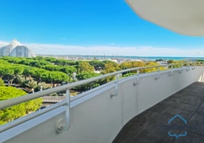 Appartement de prestige 3 pièces - Terrasse de 44m² VUE MER et triple exposition - Parking privatif