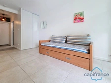 Studio de 22m² rénové et meublé au dernier étage + Terrasse de 5m² + PARKING - La Grande-Motte (34)