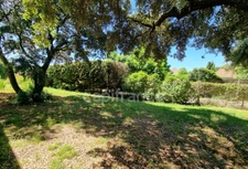 Maison de plain-pied de 156m² avec 6 pièces + une dépendance - Terrain arboré de 1400m² avec Piscine - (34160)