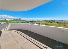 Appartement de prestige 3 pièces - Terrasse de 44m² VUE MER et triple exposition - Parking privatif