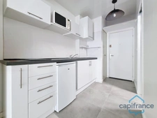 Studio de 22m² rénové et meublé au dernier étage + Terrasse de 5m² + PARKING - La Grande-Motte (34)