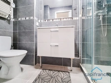 Studio de 22m² rénové et meublé au dernier étage + Terrasse de 5m² + PARKING - La Grande-Motte (34)