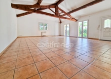 Maison de plain-pied de 156m² avec 6 pièces + une dépendance - Terrain arboré de 1400m² avec Piscine - (34160)