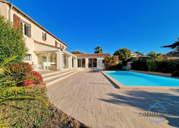 CASTRIES (34) - Maison de 222m² avec 7 pièces (5 chambres) + véranda - Terrain de 830m² sans vis-à-vis - Piscine