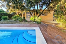 Villa de plain-pied de 156m² avec 6 pièces + une dépendance - Jardin arboré, Piscine