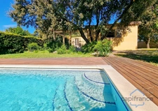Villa de plain-pied de 156m² avec 6 pièces + une dépendance - Jardin arboré, Piscine - (34160)
