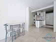 Studio de 22m² rénové et meublé au dernier étage + Terrasse de 5m² + PARKING - La Grande-Motte (34)