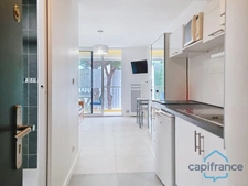 Studio de 22m² rénové et meublé au dernier étage + Terrasse de 5m² + PARKING - La Grande-Motte (34)