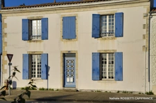 Maison à vendre  SURGERES même (17) 160 m² habitable-terrain de 712 m²