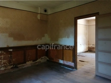 Loché-sur-Indrois (Indre-et-Loire), à vendre MAISON DE BOURG 7 pièces de 150 m² A RENOVER - jardin et dépendances