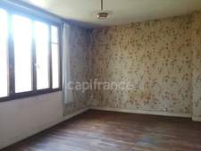 Loché-sur-Indrois (Indre-et-Loire), à vendre MAISON DE BOURG 7 pièces de 150 m² A RENOVER - jardin et dépendances