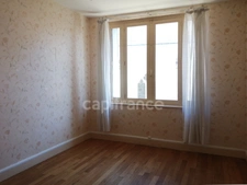 Loché-sur-Indrois (Indre-et-Loire), à vendre MAISON DE BOURG 7 pièces de 150 m² A RENOVER - jardin et dépendances
