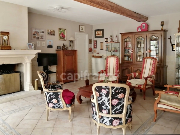 Noyers-sur-Cher (Loir-et-Cher), à vendre LONGERE familiale 7 pièces de 180 m²