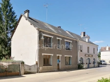 Loché-sur-Indrois (Indre-et-Loire), à vendre MAISON DE BOURG 7 pièces de 150 m² A RENOVER - jardin et dépendances