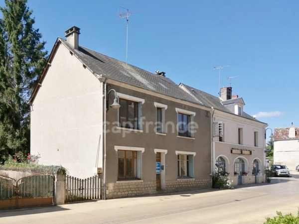 Loché-sur-Indrois (Indre-et-Loire), à vendre MAISON DE BOURG 7 pièces de 150 m² A RENOVER - jardin et dépendances