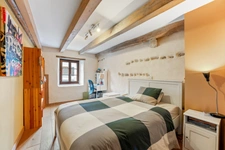 À VENDRE – Charmante ferme rénovée avec gîte indépendant et grange – Prévessin-Moëns