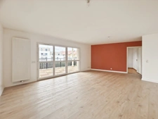 FOR SALE - 3-bedroom apartment - FERNEY VOLTAIRE 