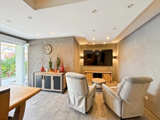FOR SALE - 2-bedroom apartment with large garden - REIGNIER-ESERY 