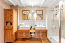 FOR SALE – Charming renovated farmhouse with independent gîte and barn – Prévessin-Moëns