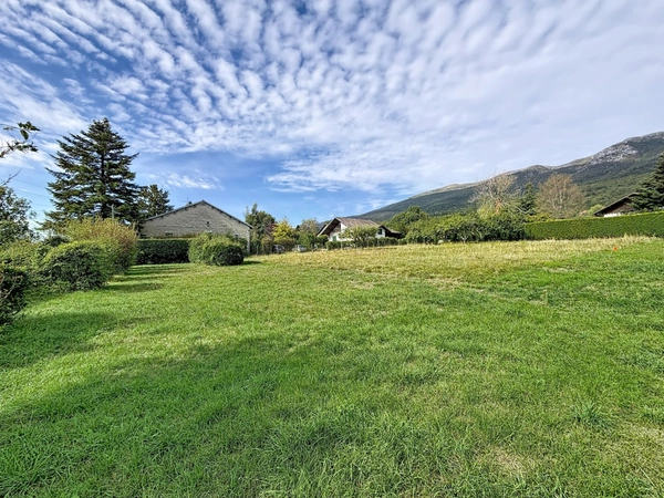A VENDRE - Terrain 700m2 - THOIRY