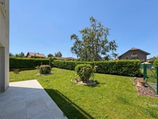 FOR SALE - 2-bedroom apartment with large garden - REIGNIER-ESERY 