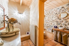 À VENDRE – Charmante ferme rénovée avec gîte indépendant et grange – Prévessin-Moëns