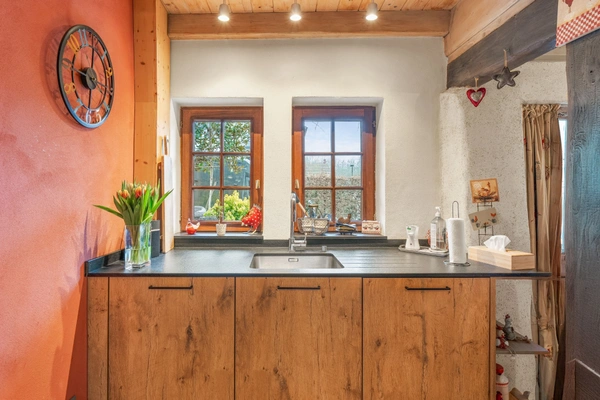 À VENDRE – Charmante ferme rénovée avec gîte indépendant et grange – Prévessin-Moëns