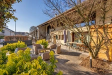 FOR SALE – Charming renovated farmhouse with independent gîte and barn – Prévessin-Moëns