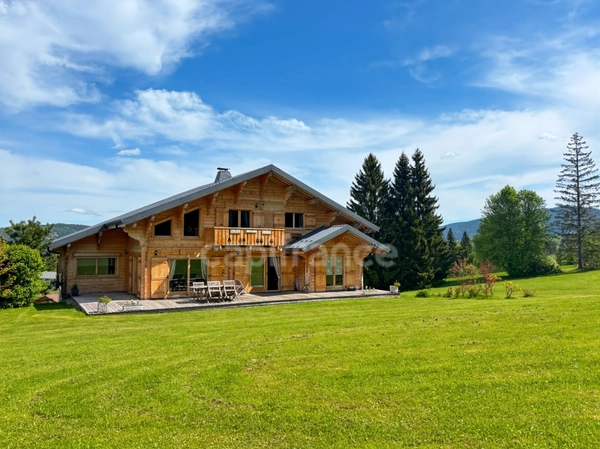 A VENDRE PREMANON - Chalet 216m² sur terrain de 4240m²