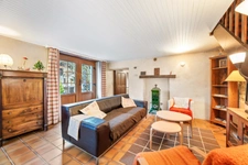 À VENDRE – Charmante ferme rénovée avec gîte indépendant et grange – Prévessin-Moëns