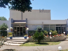 FLEURANCE (32) - Hotel-Restaurant, walls and business with staff accommodation