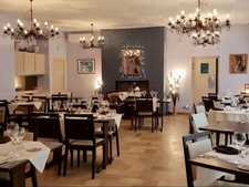 FLEURANCE (32) - Hotel-Restaurant, walls and business with staff accommodation