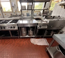 FLEURANCE (32) - Hotel-Restaurant, walls and business with staff accommodation
