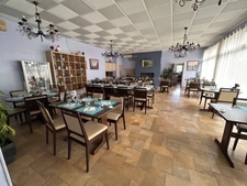 FLEURANCE (32) - Hotel-Restaurant, walls and business with staff accommodation