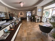 FLEURANCE (32) - Hotel-Restaurant, walls and business with staff accommodation