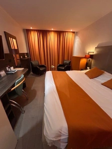 FLEURANCE (32) - Hotel-Restaurant, walls and business with staff accommodation
