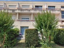 FLEURANCE (32) - Hotel-Restaurant, walls and business with staff accommodation