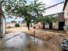 FOR SALE COMMERCIAL WALLS + HOUSING – MASSAY (18120)