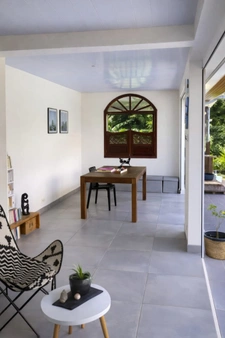 Villa avec piscine, 5 pièces à REMIRE MONTJOLY (973)