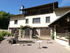 GIRMONT VAL D'AJOL (88) établissement à vendre de 3000m² au sol , mêlant dance et restauration.Terrain 25000m².