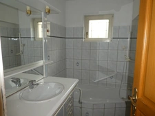  REMIREMONT (88)à vendre maison mitoyenne T4 de 78m² + garage + terrain 200m².