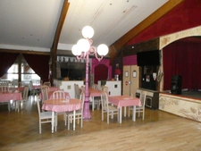 GIRMONT VAL D'AJOL (88) établissement à vendre de 3000m² au sol , mêlant dance et restauration.Terrain 25000m².