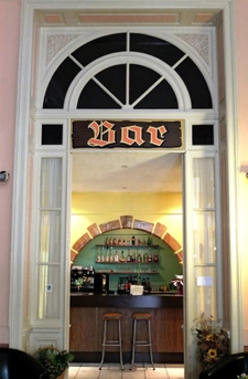 Former hotel building for sale in PLOMBIERES LES BAINS (88) of 3500m² on four levels.