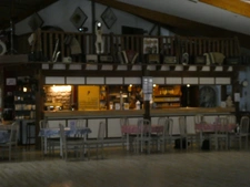 GIRMONT VAL D'AJOL (88) établissement à vendre de 3000m² au sol , mêlant dance et restauration.Terrain 25000m².