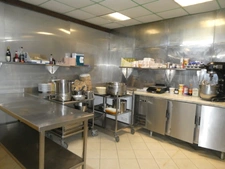 GIRMONT VAL D'AJOL (88) établissement à vendre de 3000m² au sol , mêlant dance et restauration.Terrain 25000m².