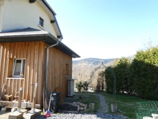  Bussang (88) à vendre maison mitoyenne T4 de 70m² , terrain 600m² environ.