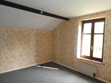  CORRAVILLERS (70) Maison à conforter divisée en deux appartents T3 , terrain 5200 m² environ.