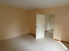  CORRAVILLERS (70) Maison à conforter divisée en deux appartents T3 , terrain 5200 m² environ.